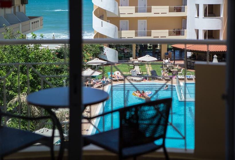 חדר סטנדרט נוף לבריכה, Sunny Bay