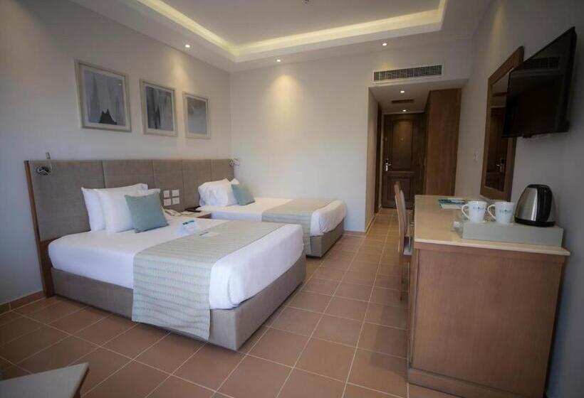 اتاق اساندارد با چشم‌انداز جانبی به دریا, Sunrise Aqua Joy Resort
