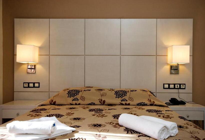 Апартаменты 1 Спальня Вид на Бассейн, Theros