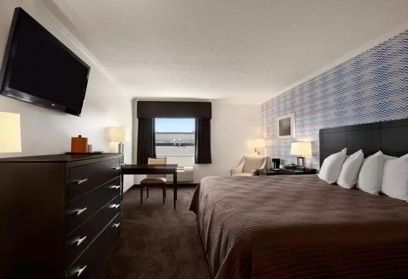 キングサイズベッドのスタンダードルーム, Travelodge By Wyndham Hubbard Oh