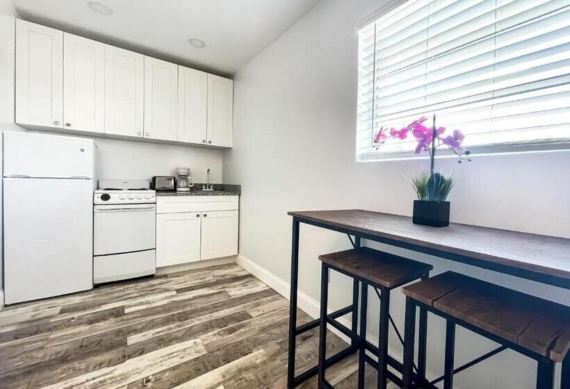 غرفة سوبيريور سرير كينج, The Blue Wave