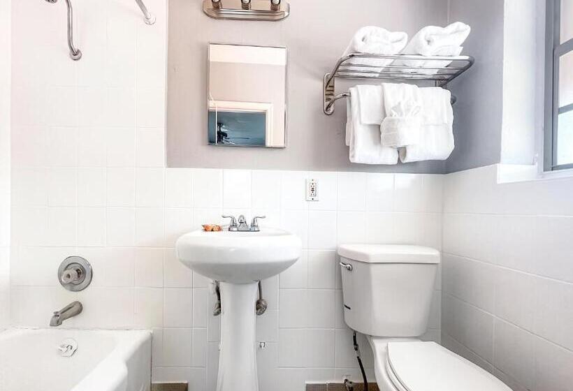 غرفة سوبيريور سرير كينج, The Blue Wave