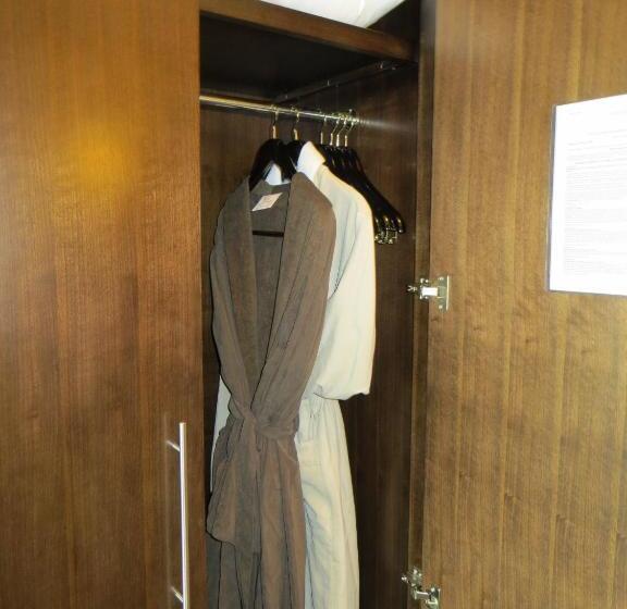 带大床的标准工作室, The Alexander