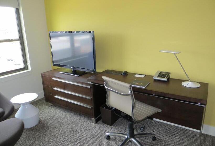 带大床的小型套房, The Alexander