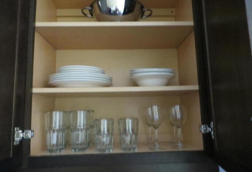 带2个卧室的套房, The Alexander