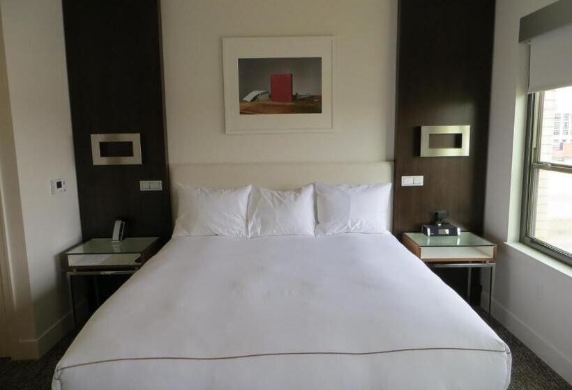 带2个卧室的套房, The Alexander