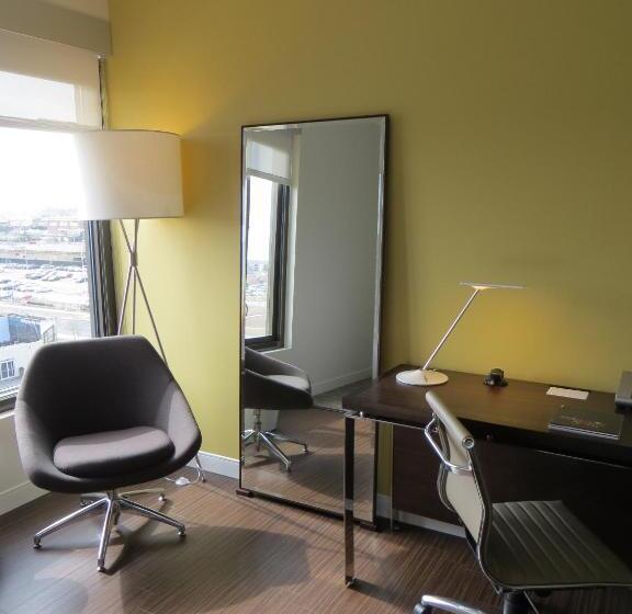 适合残疾人士使用的轻年套间, The Alexander