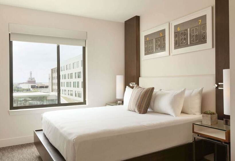 带大床的标准工作室, The Alexander