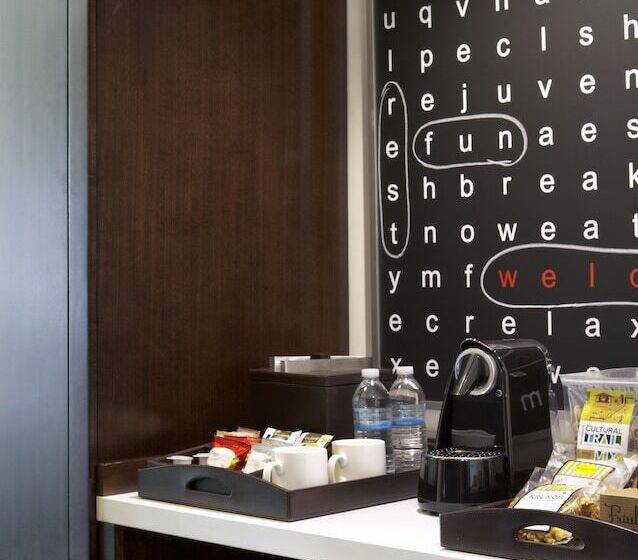 带2个卧室的套房, The Alexander