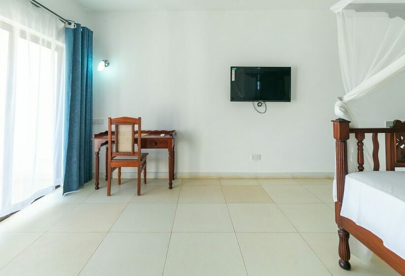 اتاق لوکس با چشم‌انداز استخر, African Dada Resort And Spa