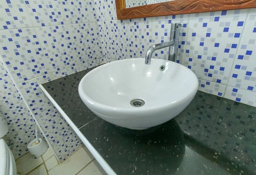 اتاق لوکس با چشم‌انداز استخر, African Dada Resort And Spa
