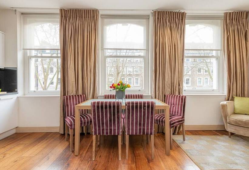 דירת דלוקס 2 חדרי שינה, Claverley Court