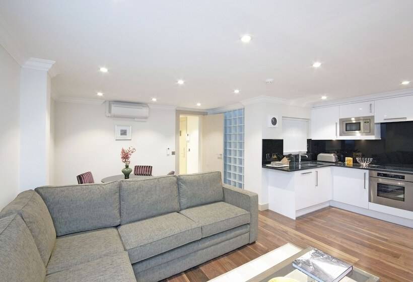 דירת אקזקיוטיב, חדר שינה 1, Claverley Court