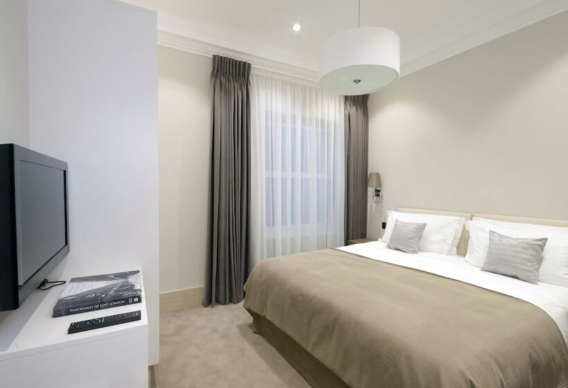 דירת חדר סופריור, Claverley Court