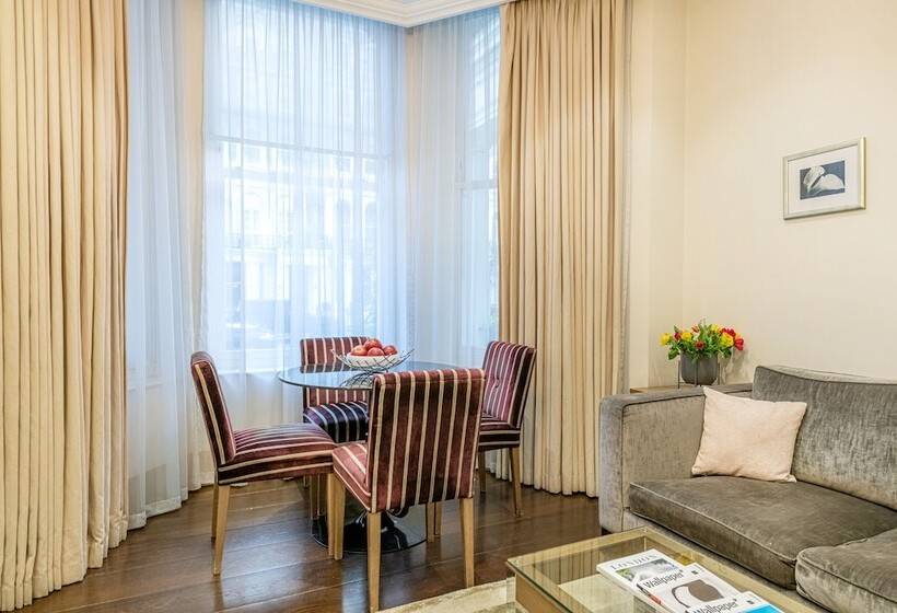 דירת חדר סופריור, Claverley Court