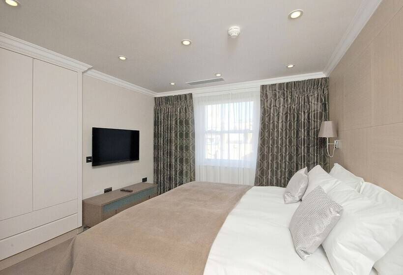 דירת אקזקיוטיב 2 חדרים, Claverley Court