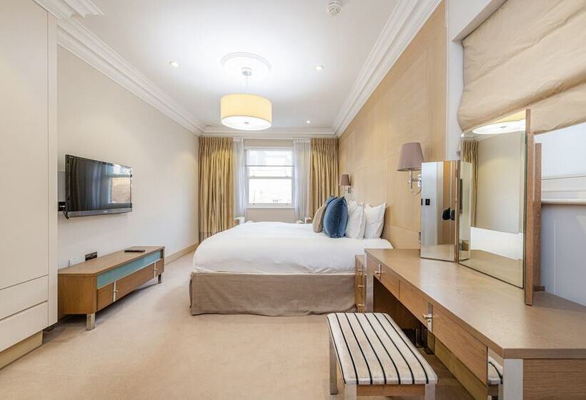 דירת אקזקיוטיב 2 חדרים, Claverley Court