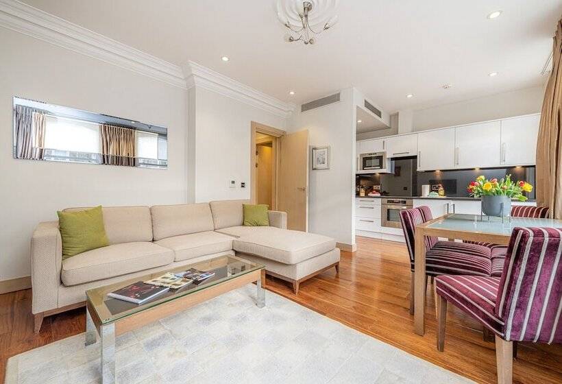 דירת דלוקס 2 חדרי שינה, Claverley Court