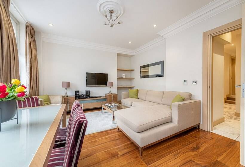 דירת דלוקס 2 חדרי שינה, Claverley Court