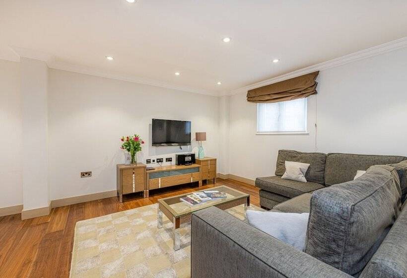 דירת אקזקיוטיב, חדר שינה 1, Claverley Court