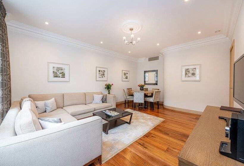 דירת אקזקיוטיב 2 חדרים, Claverley Court