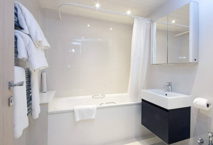 דירת דלוקס 2 חדרי שינה, Claverley Court