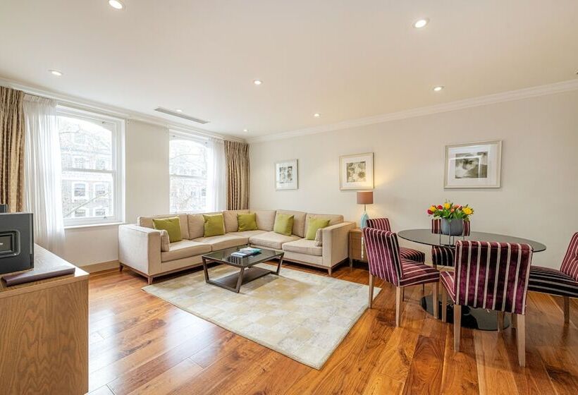 דירת אקזקיוטיב 2 חדרים, Claverley Court