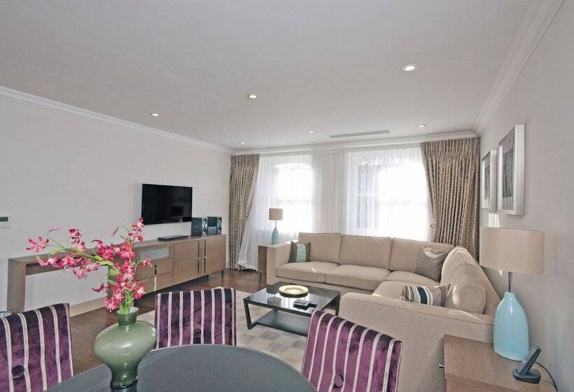 דירת אקזקיוטיב 2 חדרים, Claverley Court