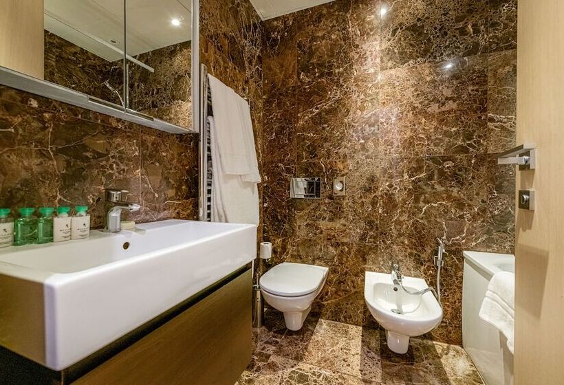 آپارتمان مدیریتی 2 خوابه, Claverley Court