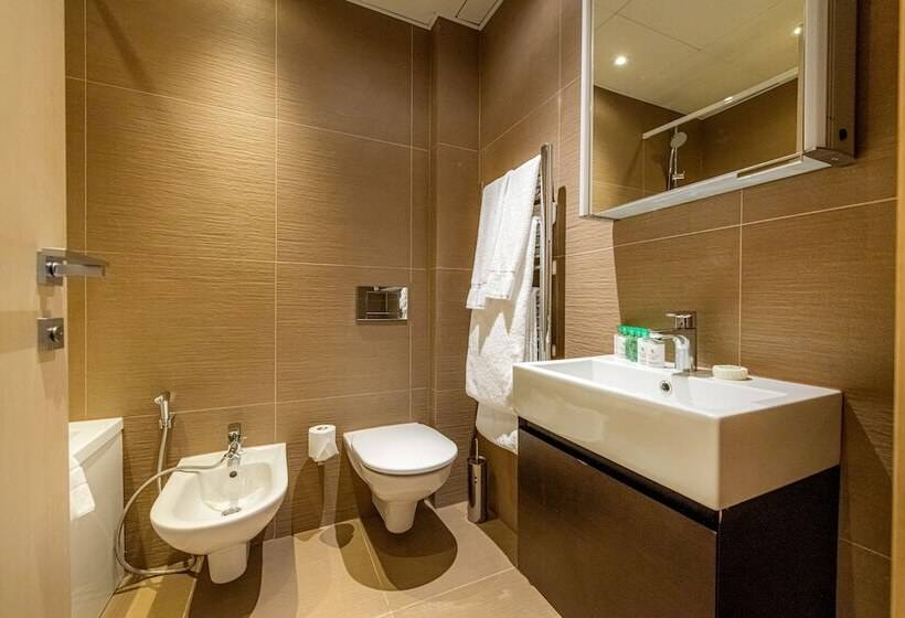 דירת אקזקיוטיב 2 חדרים, Claverley Court