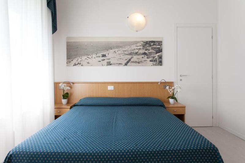 דירת חדר סופריור, Claverley Court