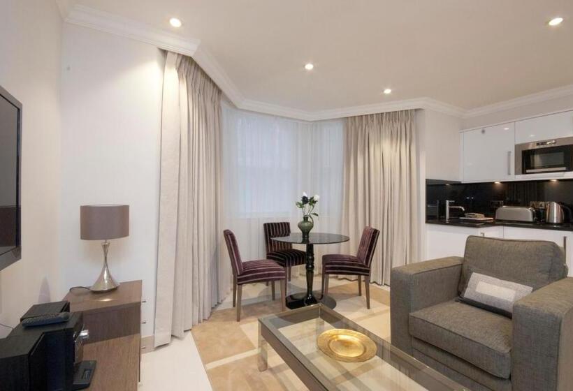 דירת חדר, Claverley Court