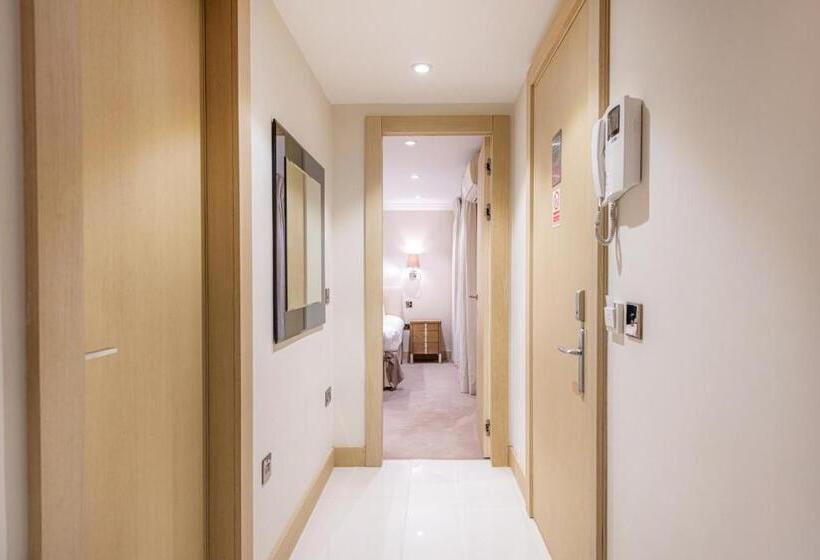 דירת אקזקיוטיב, חדר שינה 1, Claverley Court