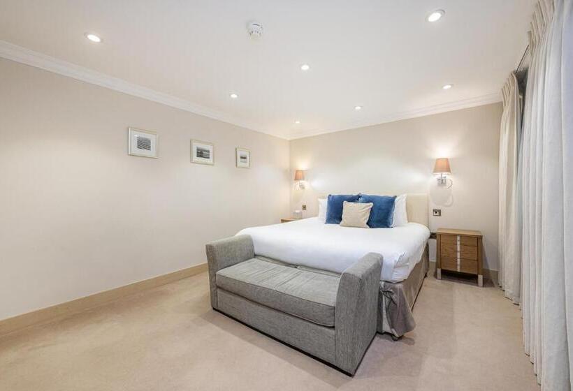 דירת אקזקיוטיב, חדר שינה 1, Claverley Court