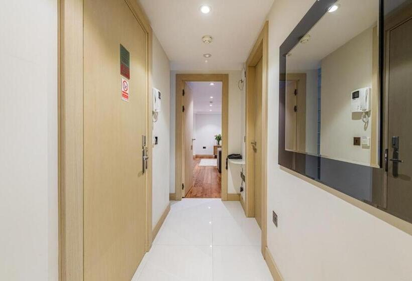 דירת אקזקיוטיב, חדר שינה 1, Claverley Court