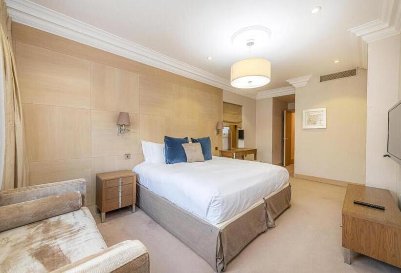 דירת אקזקיוטיב 2 חדרים, Claverley Court