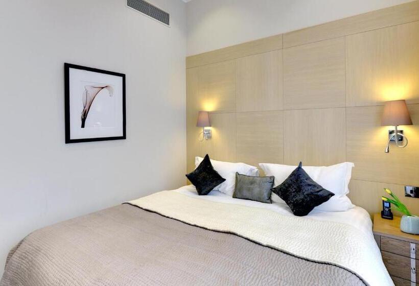 דירת דלוקס 3 חדרי שינה, Claverley Court