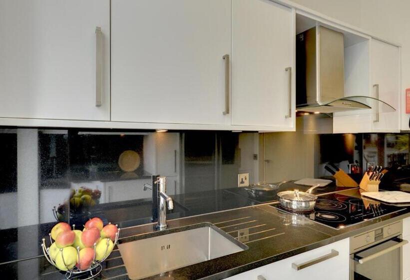 דירת דלוקס 3 חדרי שינה, Claverley Court