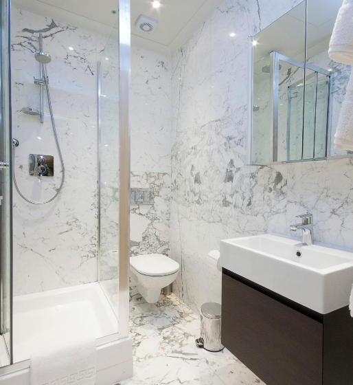 דירת דלוקס 3 חדרי שינה, Claverley Court