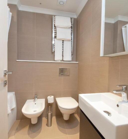 דירת דלוקס 3 חדרי שינה, Claverley Court