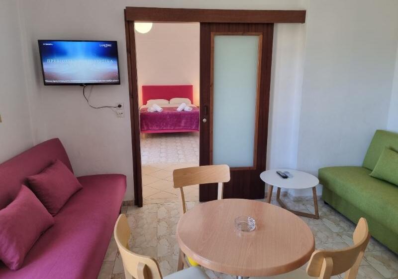 スーペリアの４人部屋, Arhodiko