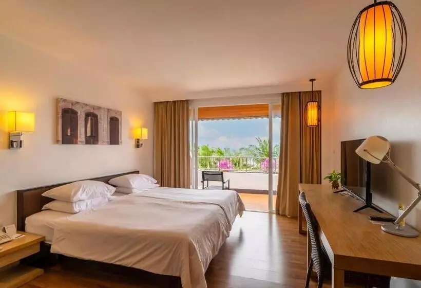 Deluxe Room King Size Bed