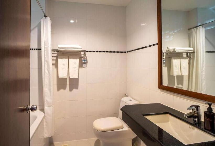 キングサイズベッドのデラックスルーム, Best Western Phuket Ocean Resort