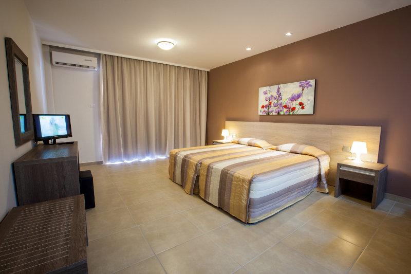 スタンダードスタジオ, Crystallo Apartments