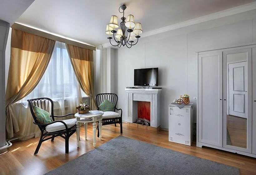 سوییت, De Paris