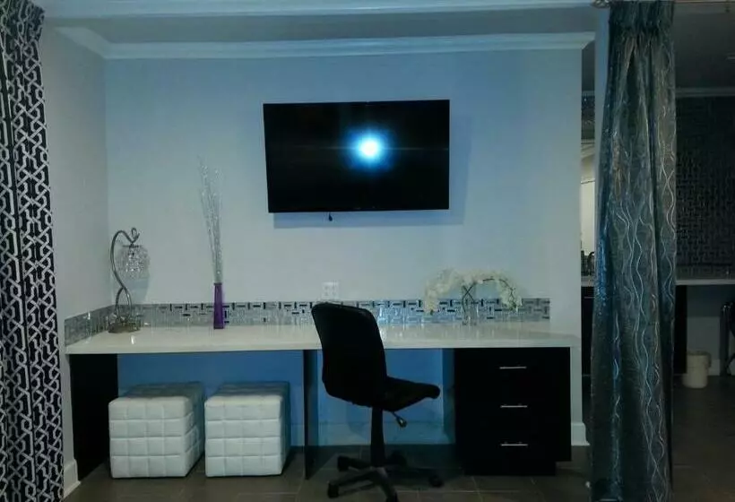 اتاق استاندارد با تخت بزرگ, Hollywood Vip