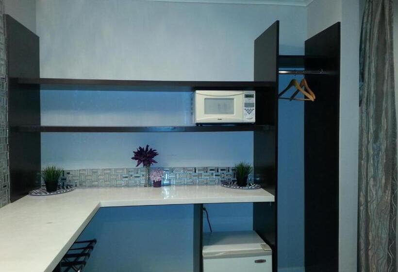 غرفه قياسيه سريرين مزدوجين, Hollywood Vip