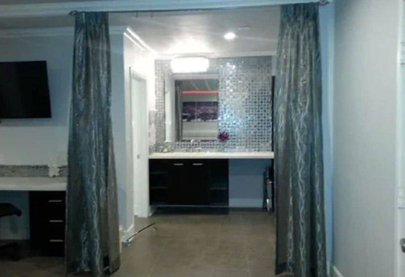 غرفه قياسيه سريرين مزدوجين, Hollywood Vip