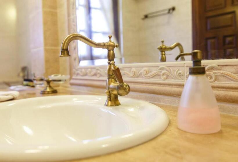 高级大房间, Estate Kalaitzis