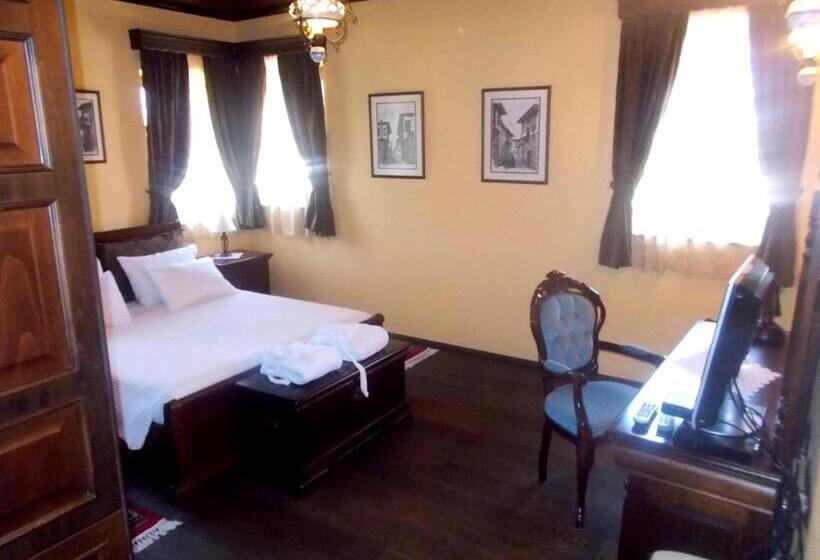 家庭套房, Estate Kalaitzis